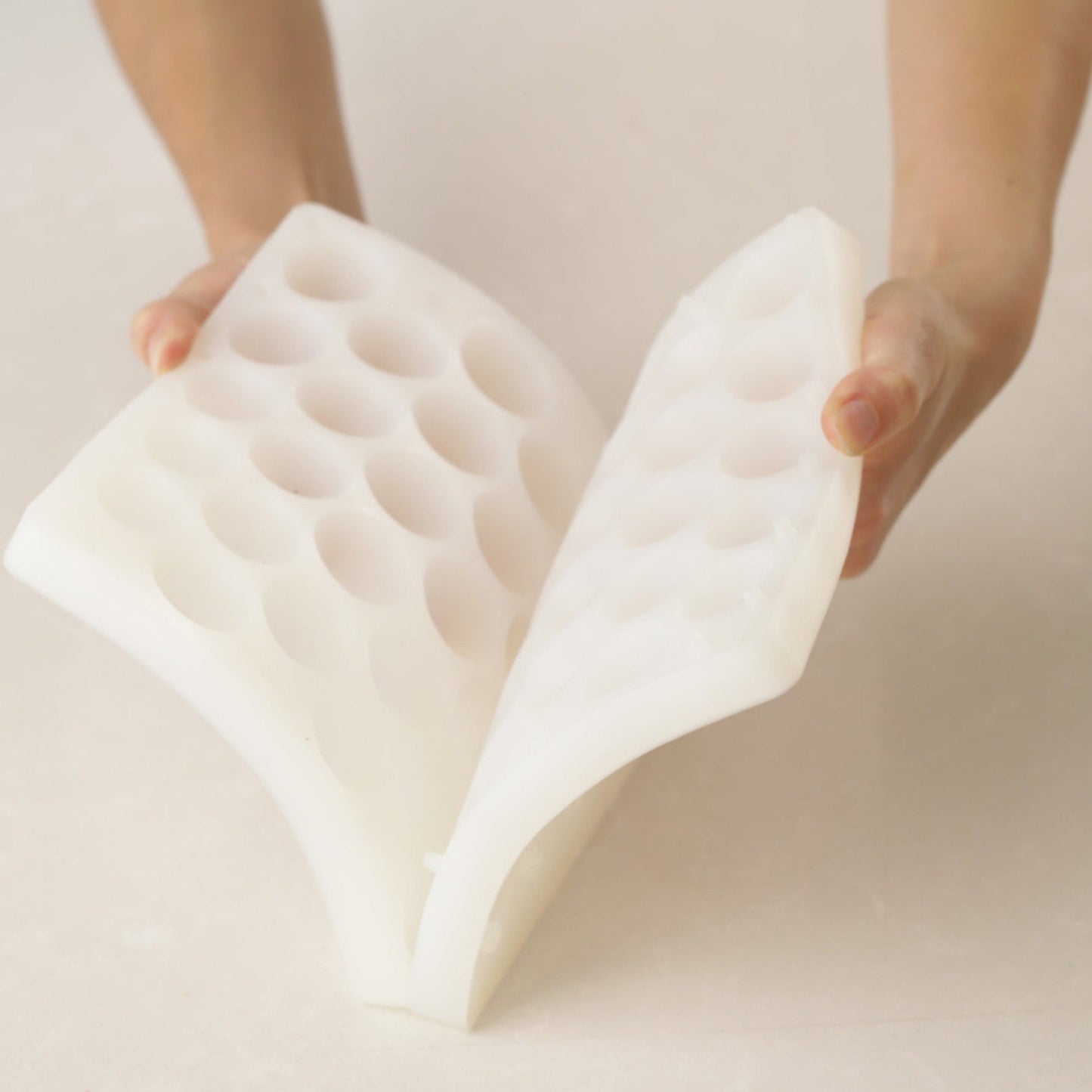 SILICONE MOULD TRUFFLES 60 PCS, 11,5 ML, HM077