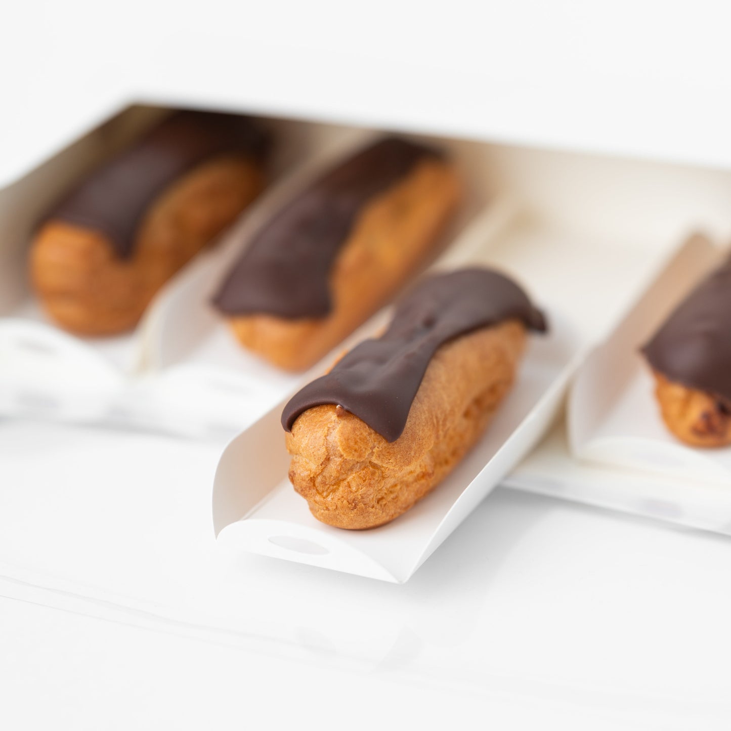 Windowed Eclair / Cakeslice box with insert, CB31145W10