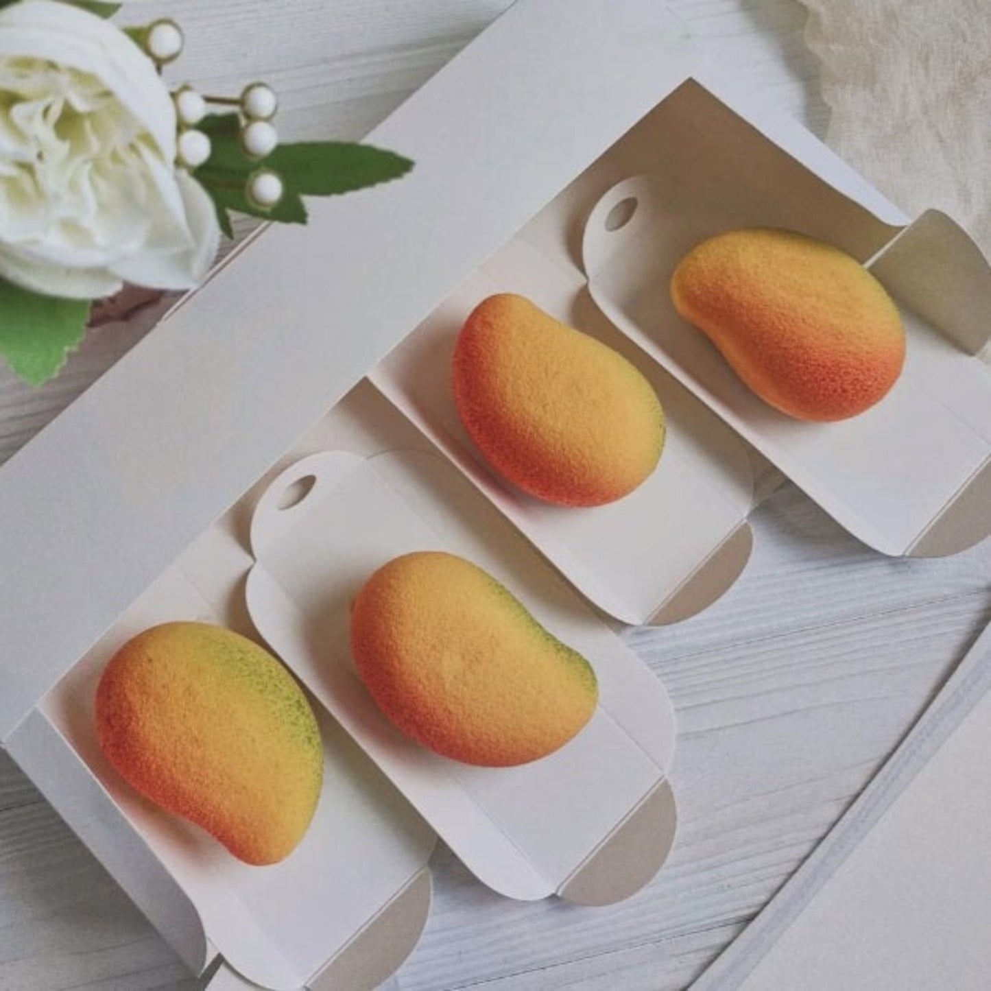 Windowed Eclair / Cakeslice box with insert, CB31145W10