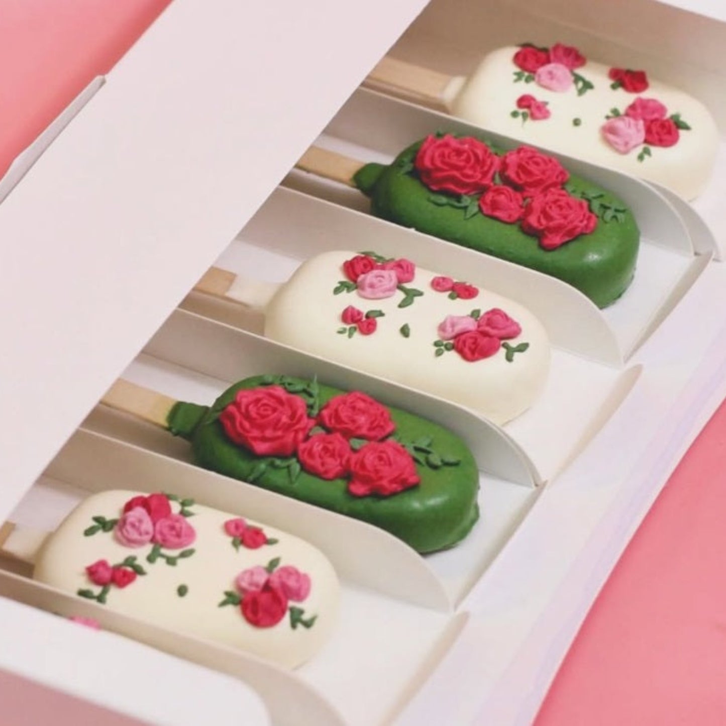 Windowed Eclair / Cakeslice box with insert, CB31145W10