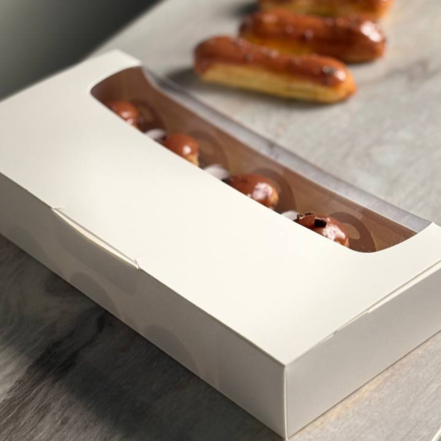 Windowed Eclair / Cakeslice box with insert, CB31145W10
