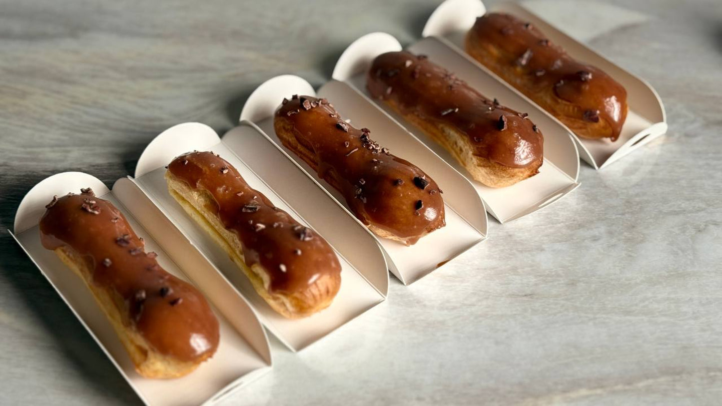 Windowed Eclair / Cakeslice box with insert, CB31145W10