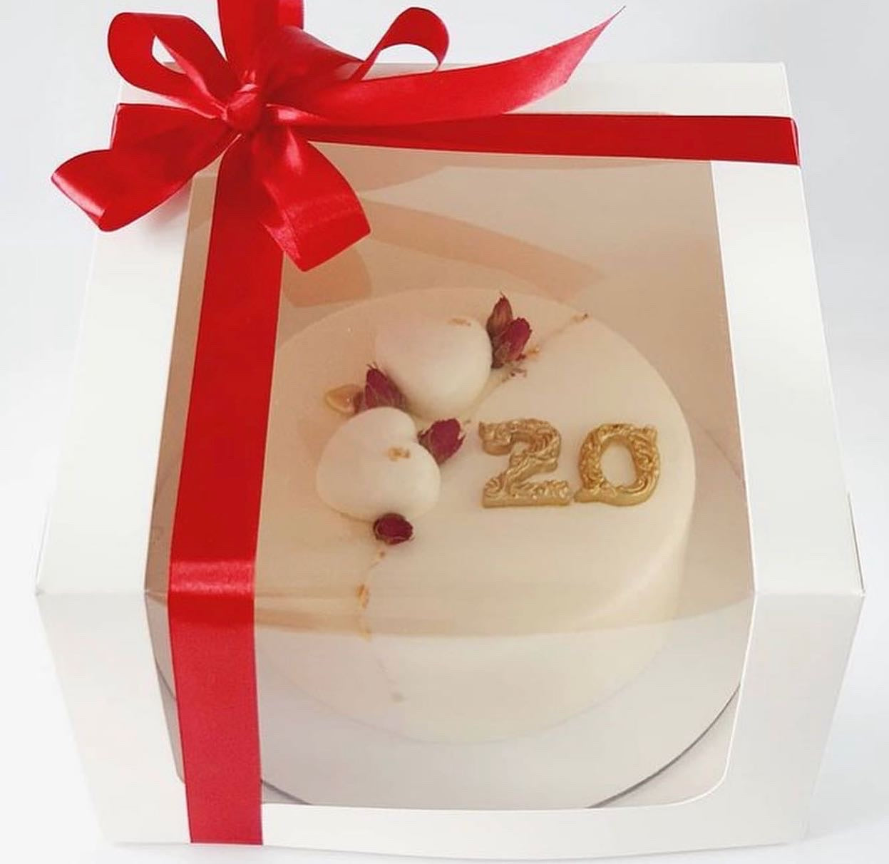 Windowed white cake boxes, plain 25 x 25 x 15 cm