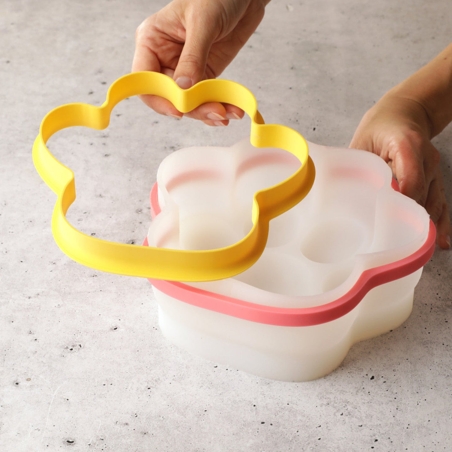 PUFFY PAWS Silicone Mould, HM145